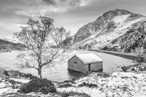 LDS0269  - Snowfall at Llyn Ogwen B&W