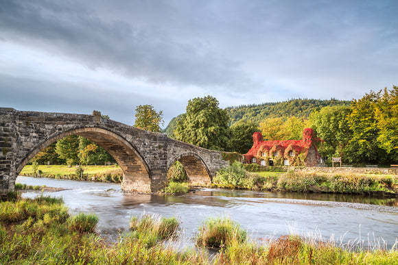 Autumn Sunshine at Tu Hwnt I'r Bont